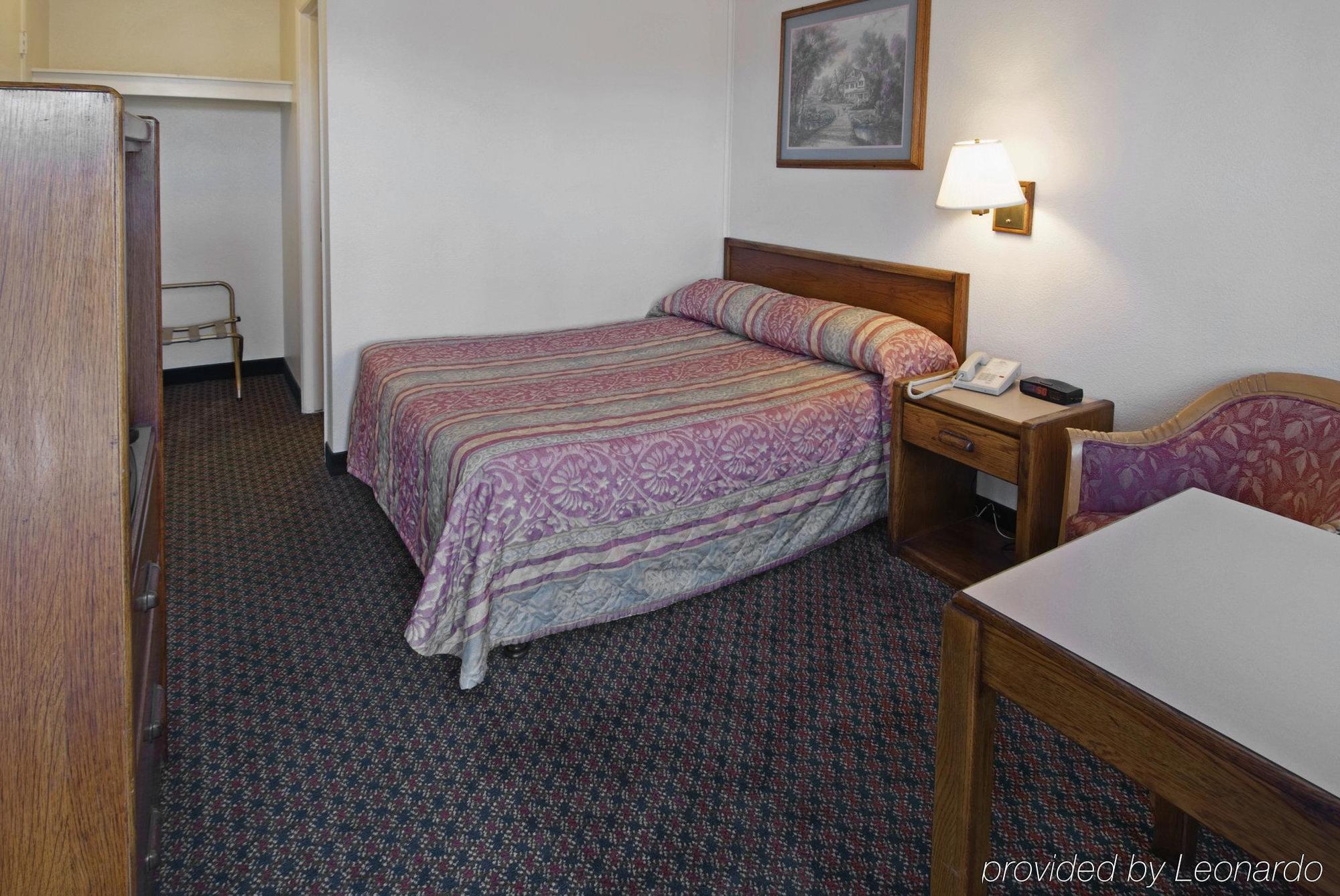 Days Inn By Wyndham Santa Maria Room photo